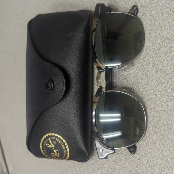 Ray-Ban Accessories - Ray-Ban RB3016 Clubmaster. Gray, Tortoise, Silver.